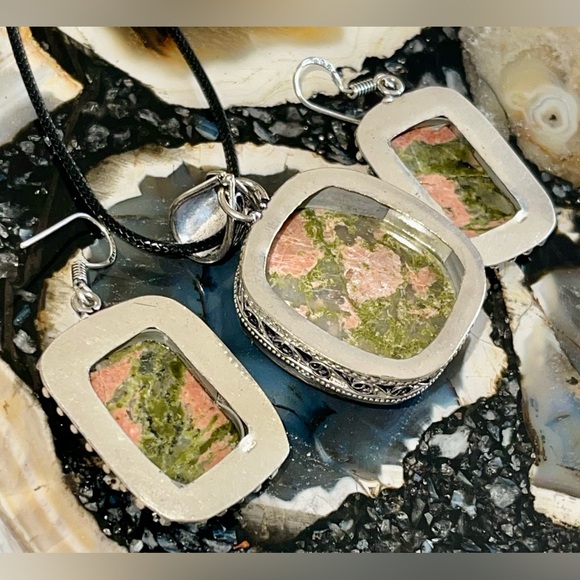 Unakite Jasper Pendant & Earrings Set - Picture 5 of 10